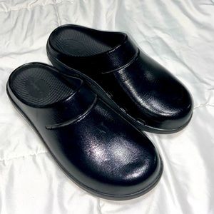 OOFOS OOcloog Black Luxe Clogs Size 7 Women’s